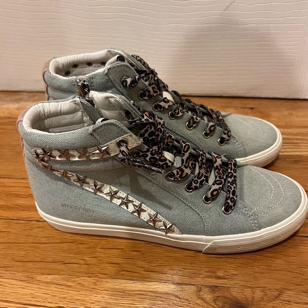Vintage Havana Light Blue/Gray denim High-Top Sneakers with Star Accents - Picture 4 of 5